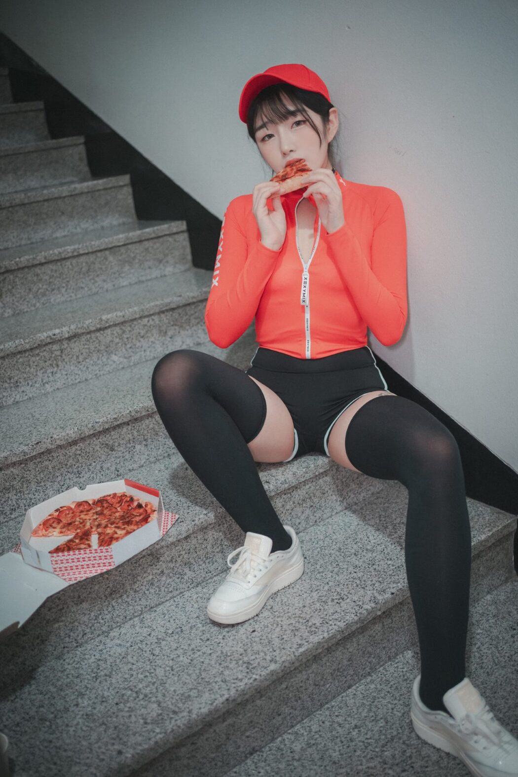 DJAWA Sonson 손손 Pizza Girl