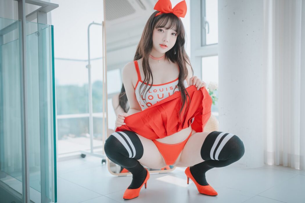 DJAWA Son Ye-Eun 손예은 Strawbeery Girl