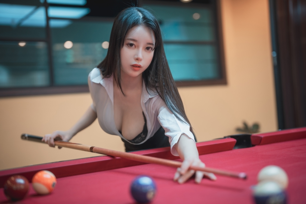DJAWA ZziZzi – Billiards Girl Office Look