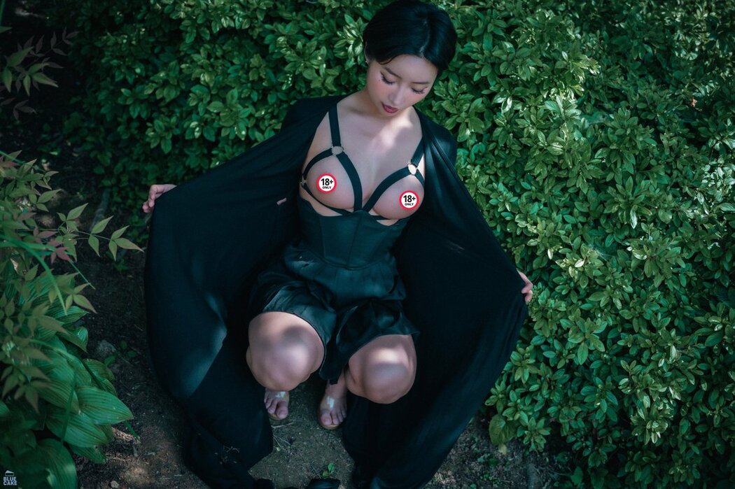 BLUECAKE Booty Queen – Walk In The Park
