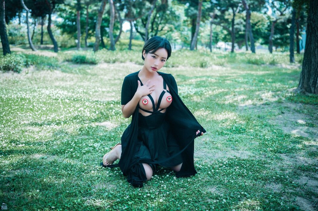 BLUECAKE Booty Queen – Walk In The Park