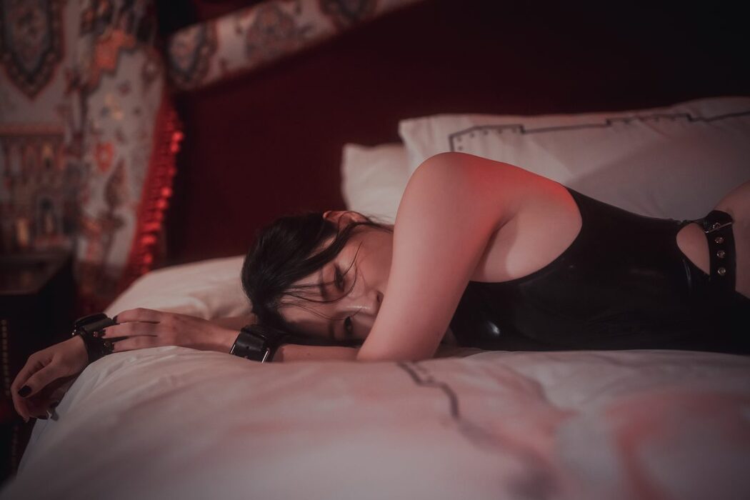 DJAWA Pia 피아 – Cling To Latex B