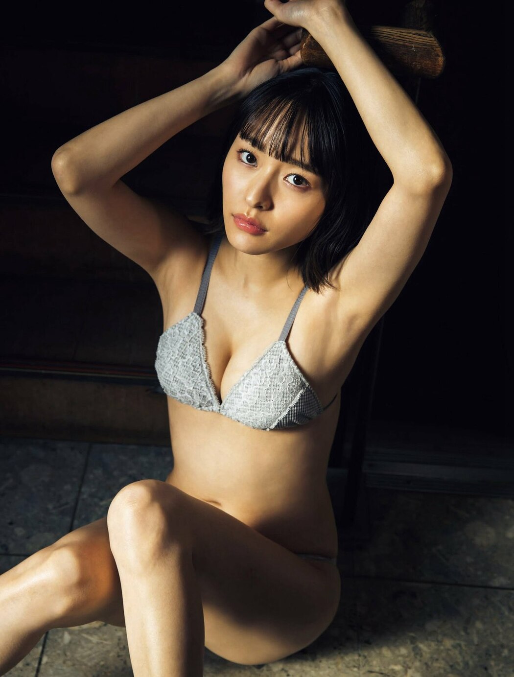 FLASH 2023-01-03-10-17 吉岡里帆 井上咲楽 近藤夏子 与田祐希 杉原杏璃 高崎かなみ 雪平莉左
