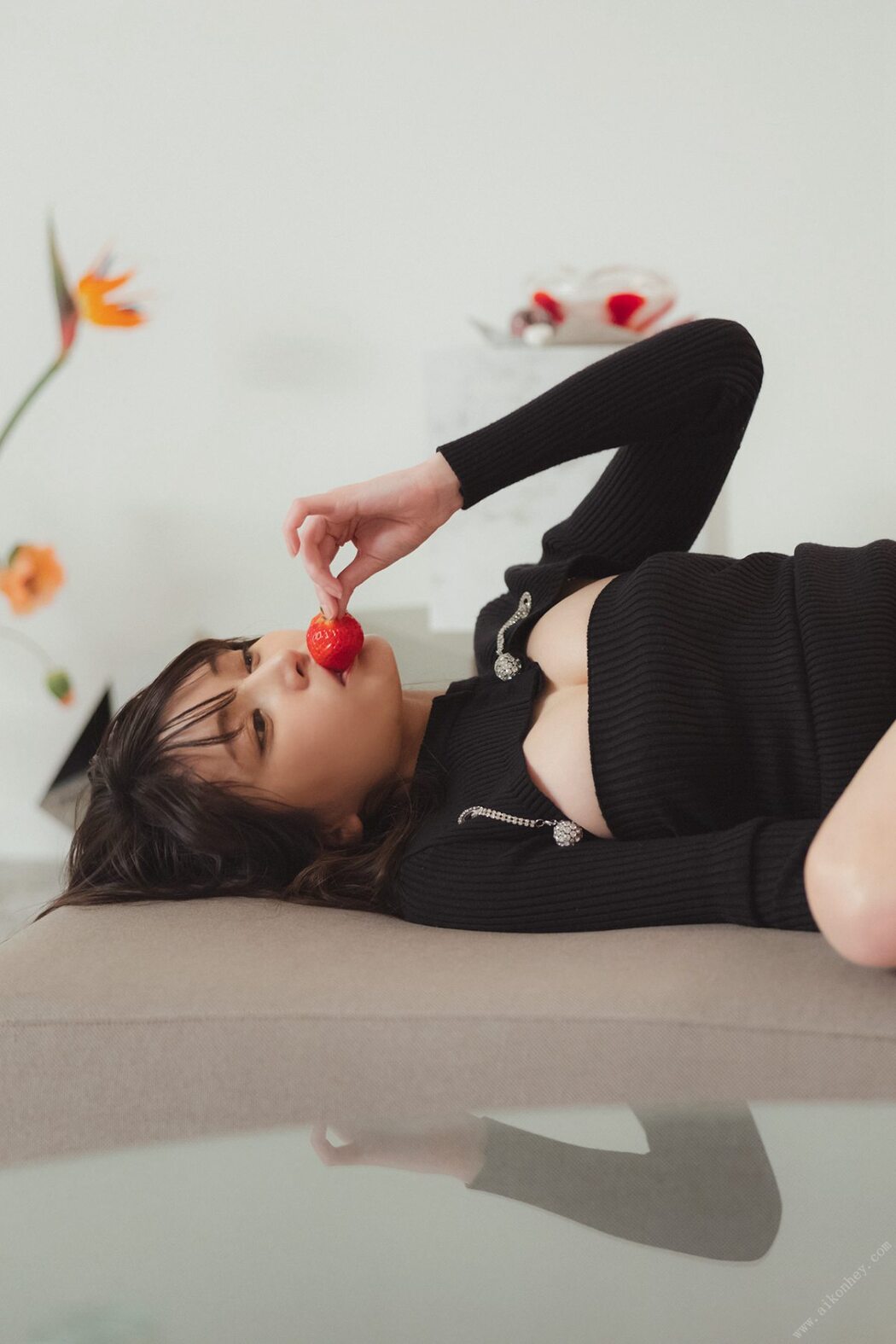 FLASH Photobook 2022-05-24 Sayaka Nitori 似鳥沙也加 – Leave yourself at night Part 2 夜に身を任せて 後編 A