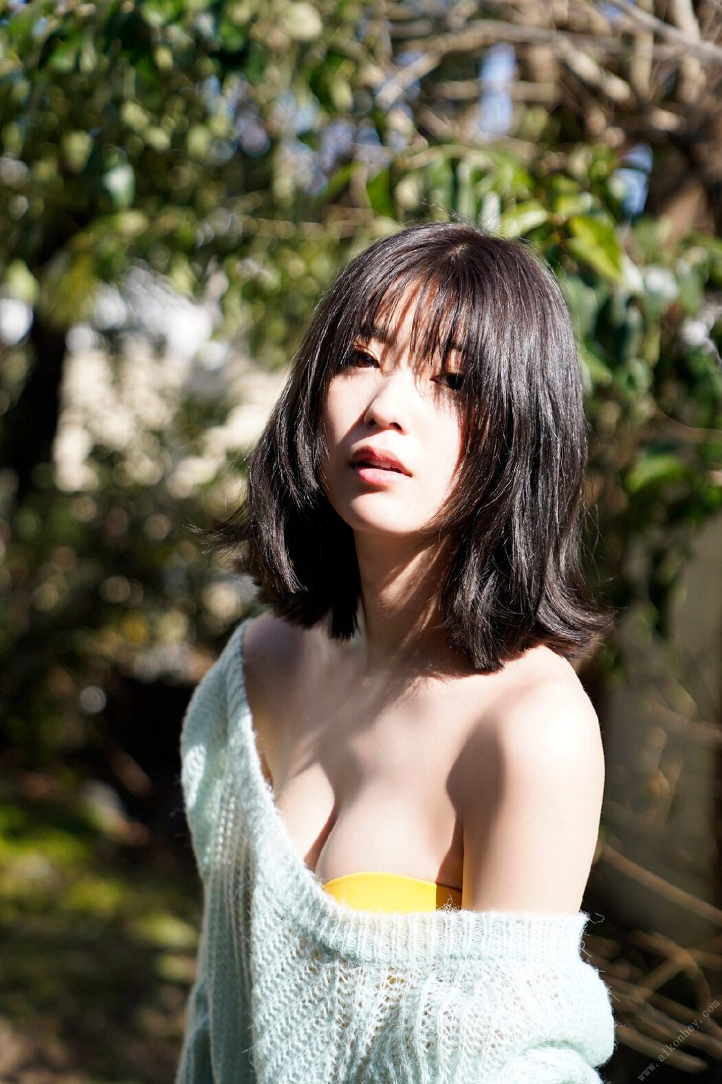 FLASH Photobook 2022-05-31 Mio Kudo 工藤美桜 – Early Summer Luster 初夏の艶