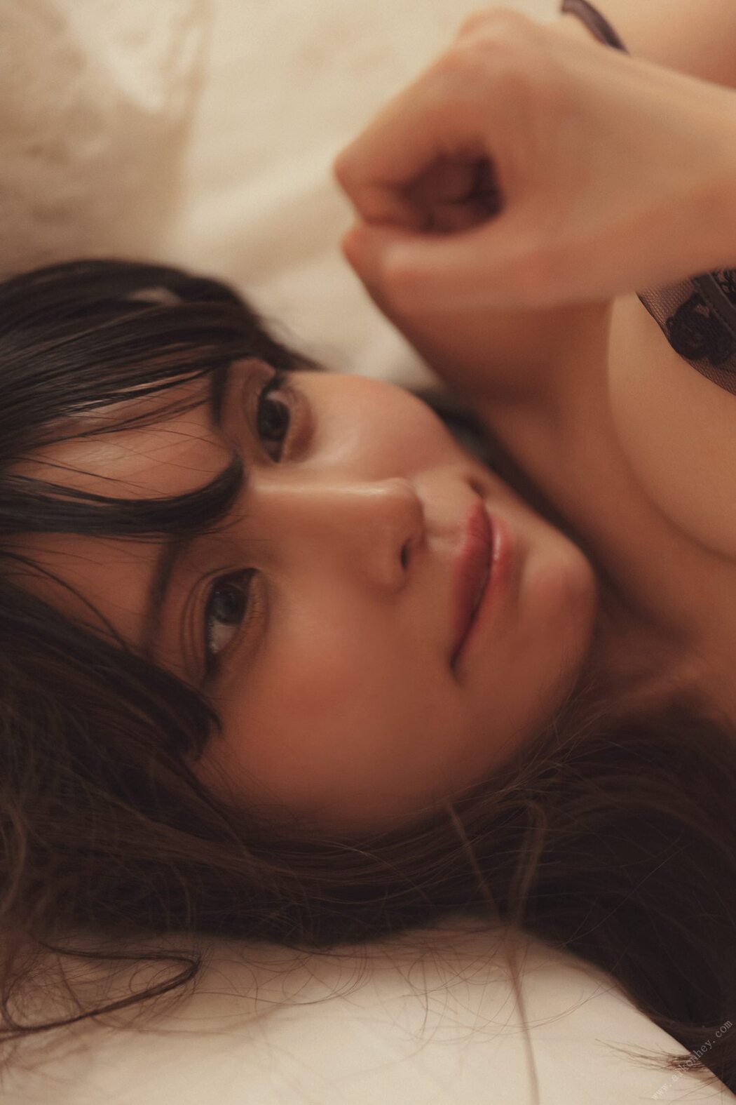 FLASH Photobook 2022-05-24 Sayaka Nitori 似鳥沙也加 – Leave yourself at night Part 1 夜に身を任せて 前編 B