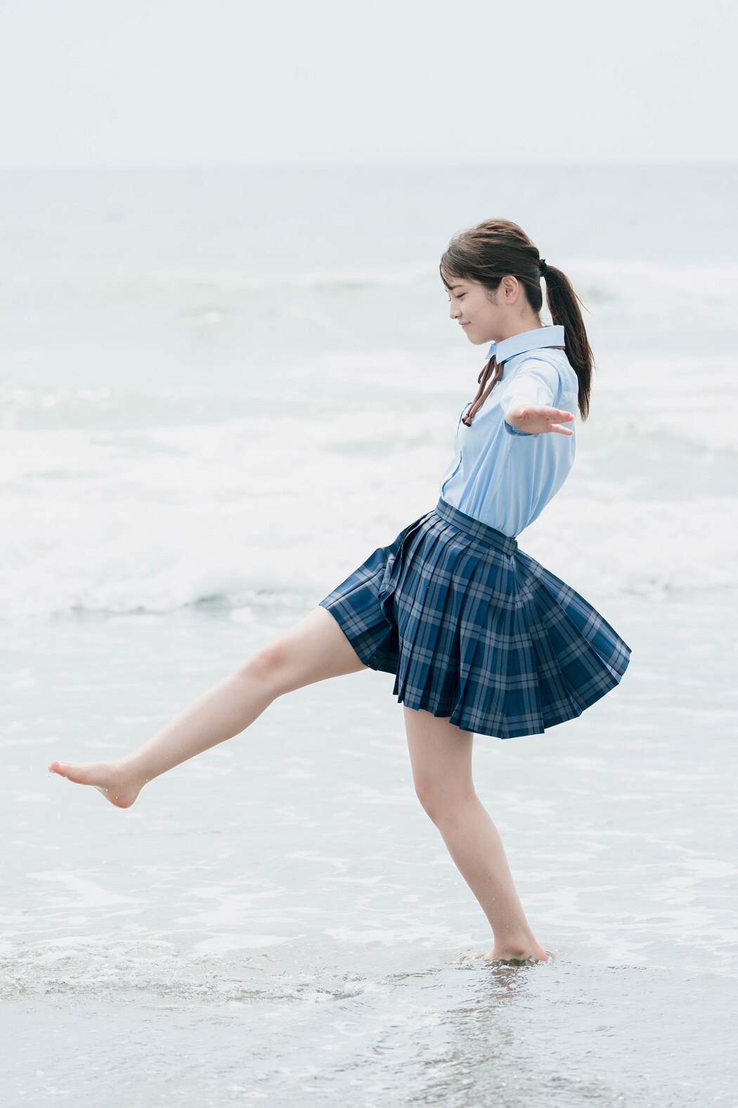 FLASH Photobook 2021-12-21 Nanako Kurosaki 黒嵜菜々子 – Youth Shiyokka Summer memories