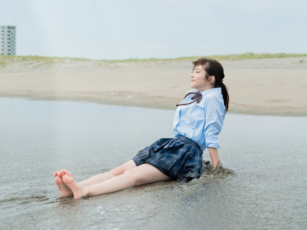 FLASH Photobook 2021-12-21 Nanako Kurosaki 黒嵜菜々子 – Youth Shiyokka Summer memories
