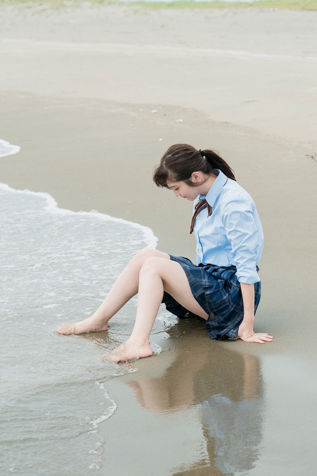 FLASH Photobook 2021-12-21 Nanako Kurosaki 黒嵜菜々子 – Youth Shiyokka Summer memories