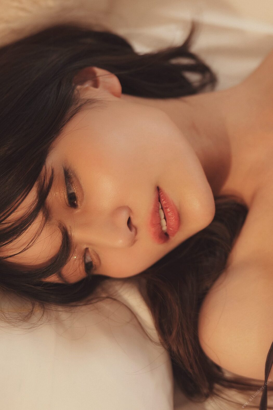 FLASH Photobook 2022-05-24 Sayaka Nitori 似鳥沙也加 – Leave yourself at night Part 1 夜に身を任せて 前編 B