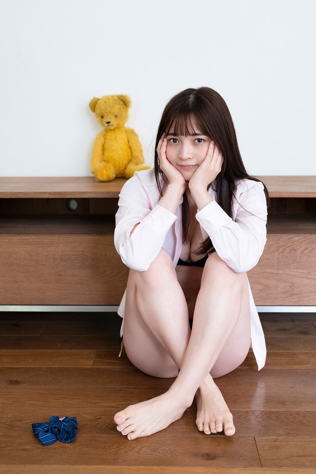 FLASH Photobook 2022-05-31 Nanako Kurosaki 黒嵜菜々子 – The Last Uniform