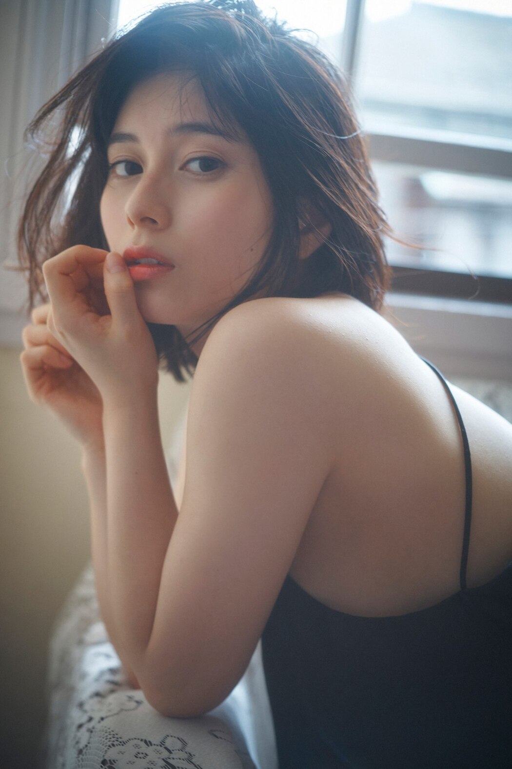 FLASH Photobook 2022-10-25 Sakurako Okubo 大久保桜子 – Gorgeously Summer