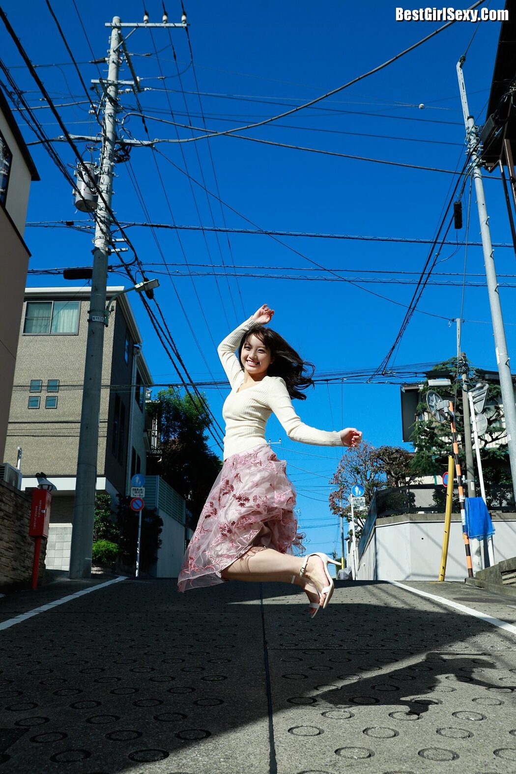 FLASH Owada Nana 大和田南那 – When I Want To Stretch