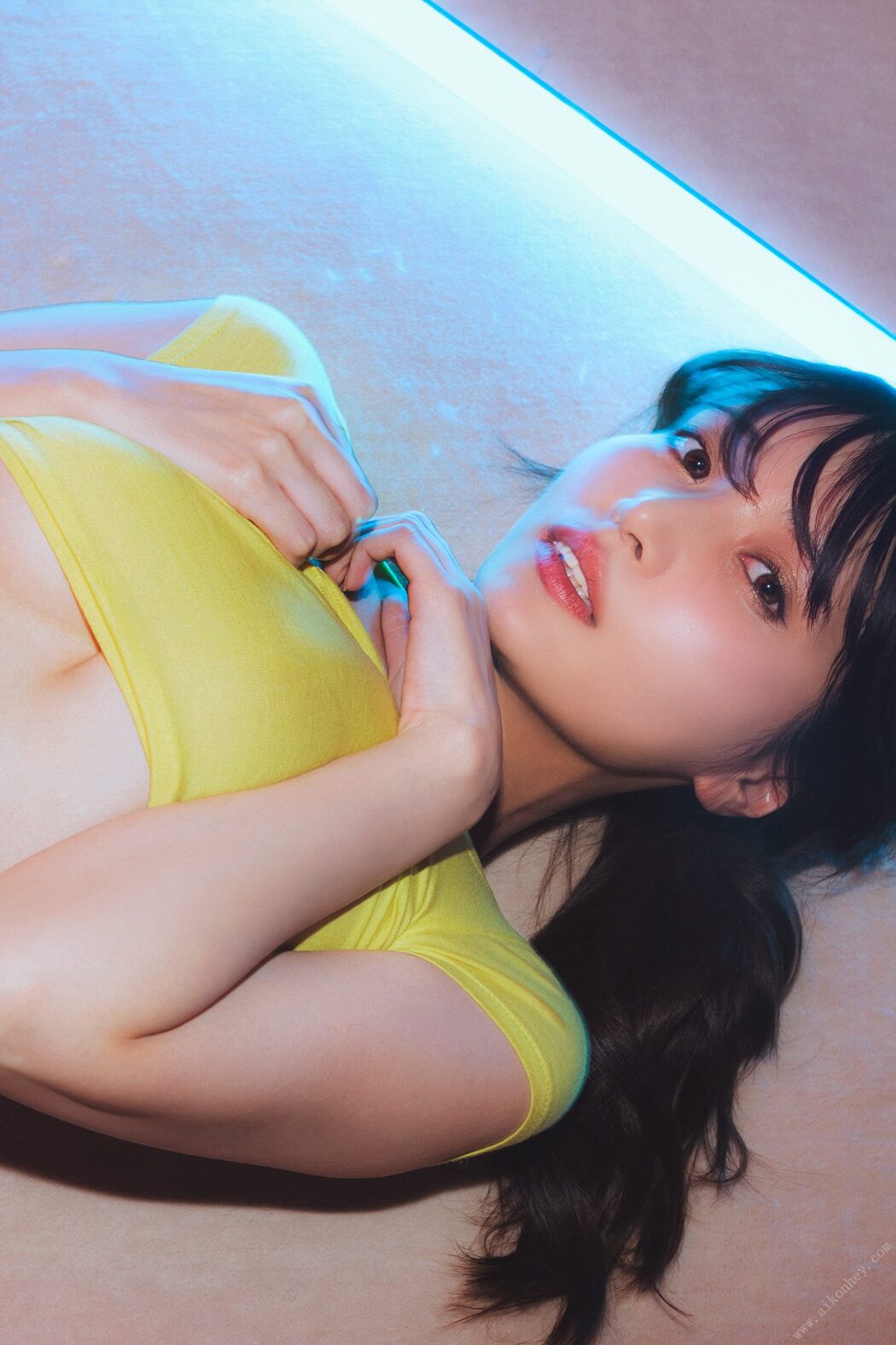 FLASH Photobook 2022-05-24 Sayaka Nitori 似鳥沙也加 – Leave yourself at night Part 2 夜に身を任せて 後編 A