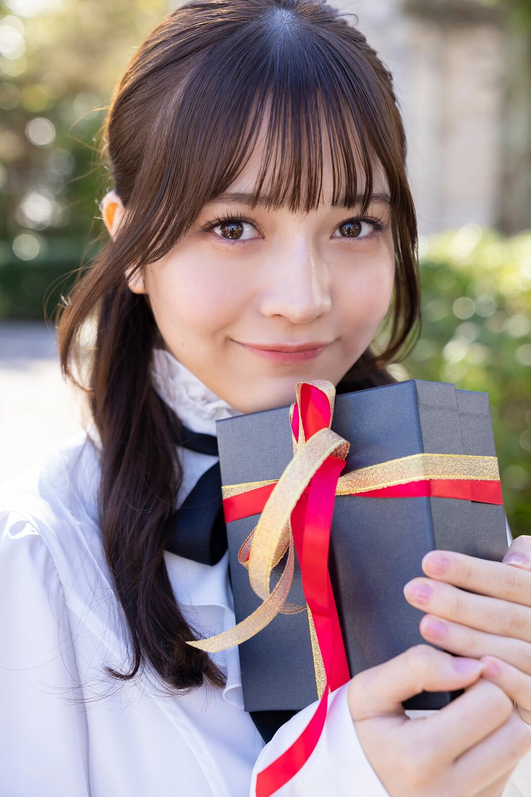 FLASH Photobook 2023-05-30 Nanako Kurosaki 黒嵜菜々子 – Melting Young Lady