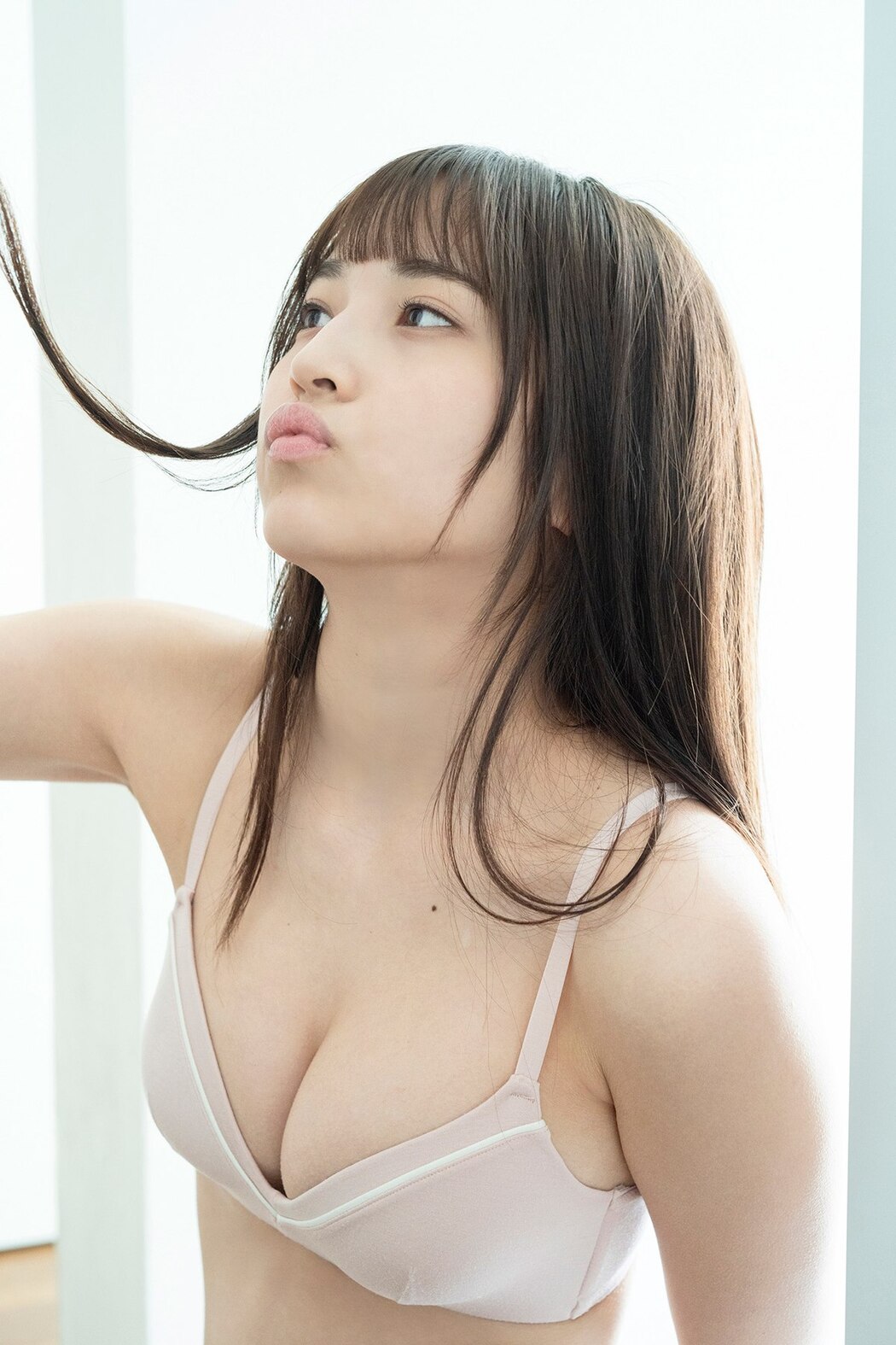 FLASH Photobook 2022-05-31 Nanako Kurosaki 黒嵜菜々子 – The Last Uniform