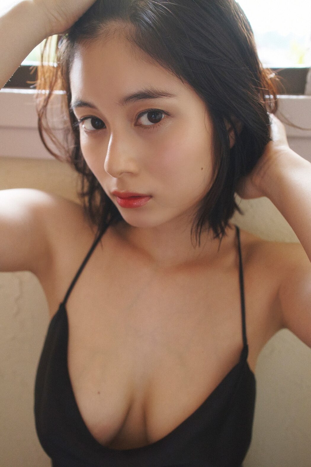 FLASH Photobook 2022-10-25 Sakurako Okubo 大久保桜子 – Gorgeously Summer