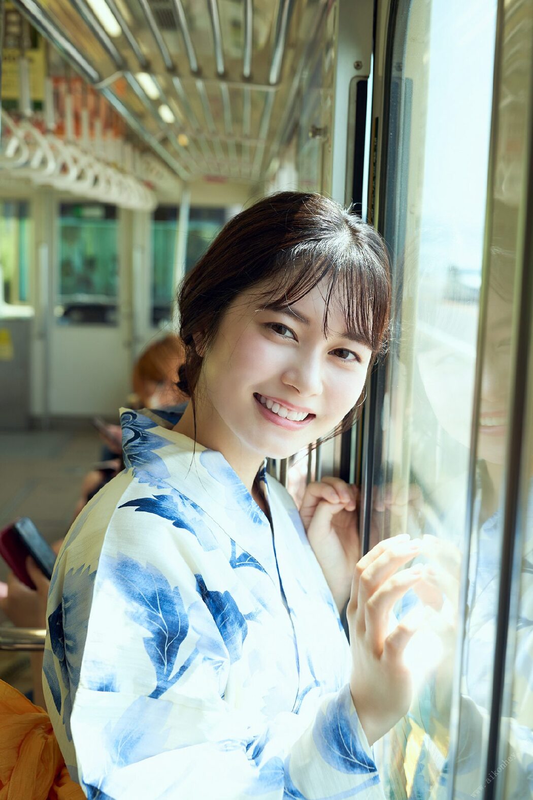 Platinum FLASH Photobook 2021-09-10 Sakurako Okubo 大久保桜子 – Glitter, shimmer きらめき、ゆらめく
