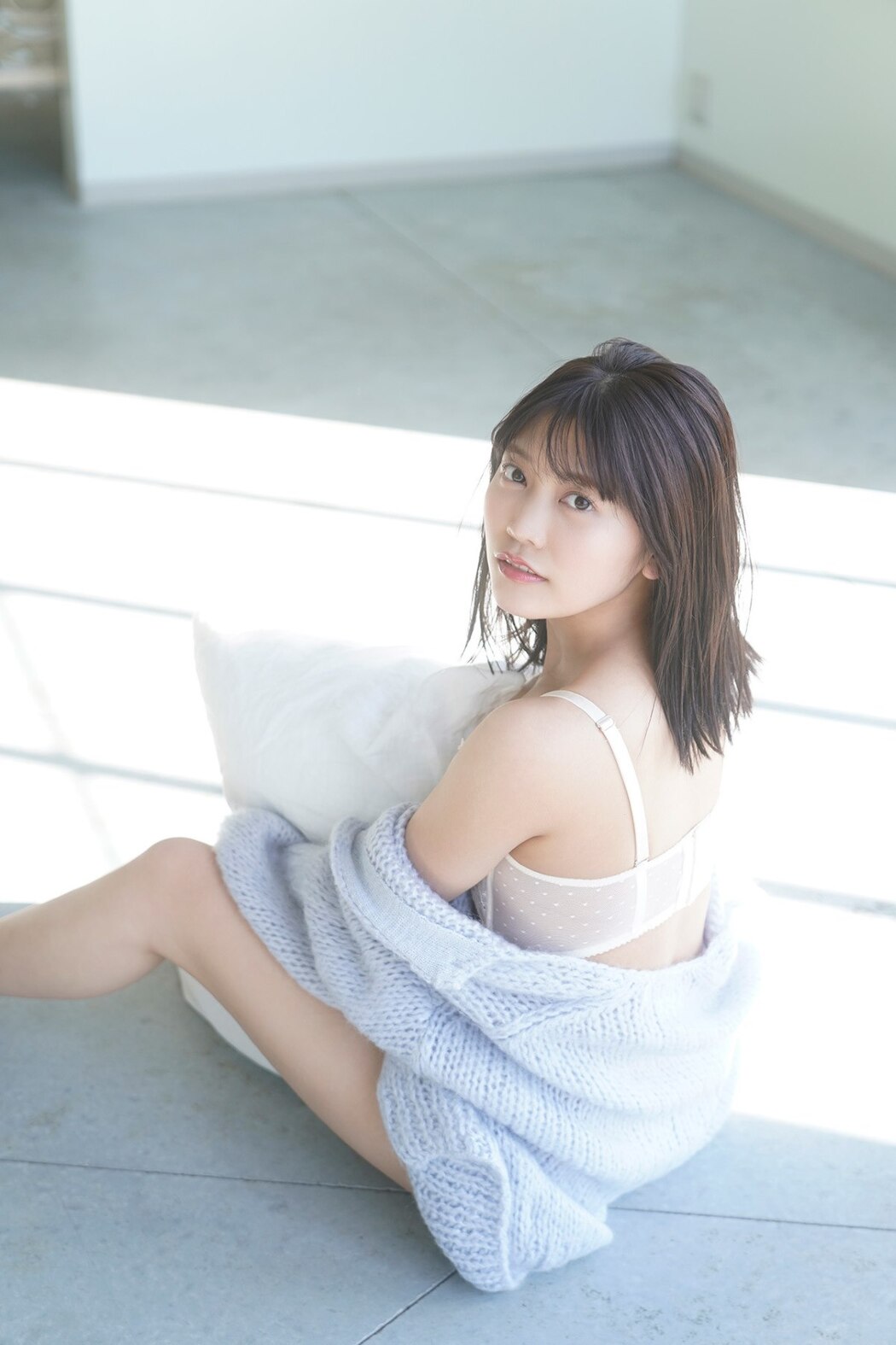 FLASH Photobook Reona Matsushita 松下玲緒菜 – Journey With Bare Skin