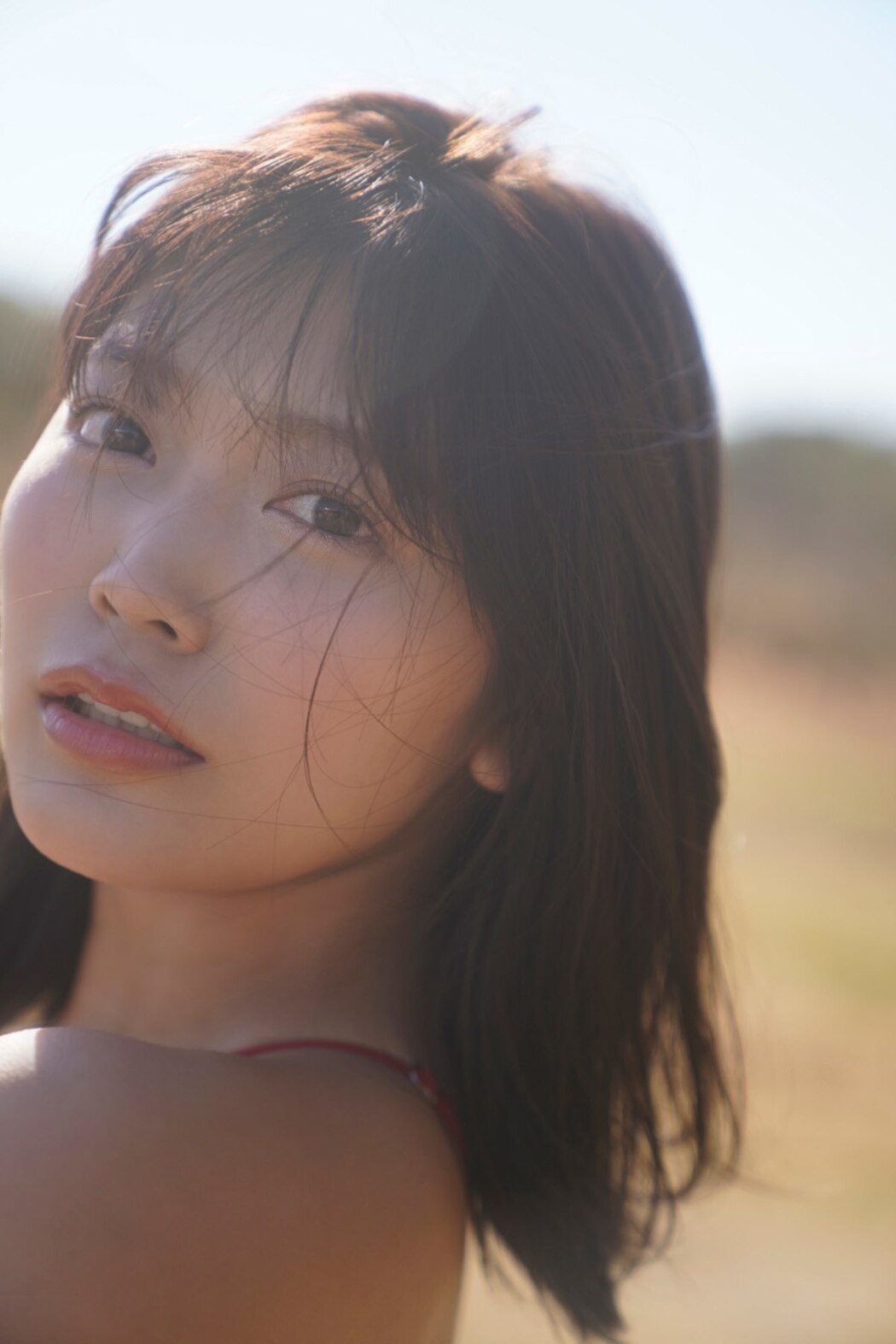 FLASH Photobook Reona Matsushita 松下玲緒菜 – Journey With Bare Skin