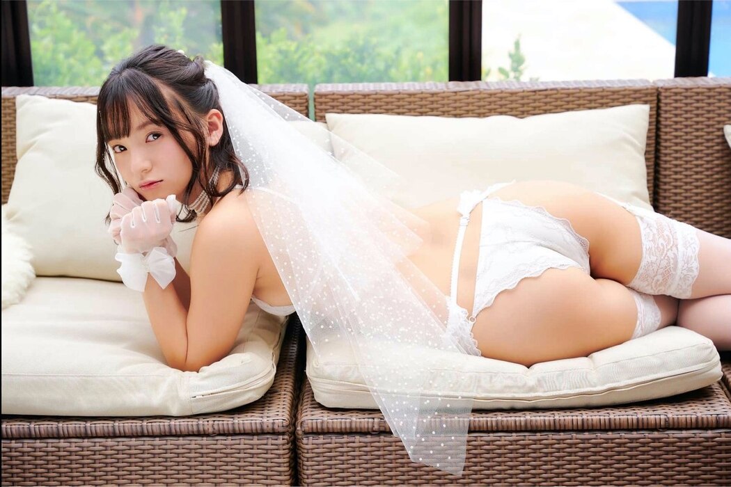 Photobook Ayana Nishinaga 西永彩奈 – Mode Flash Of Love A