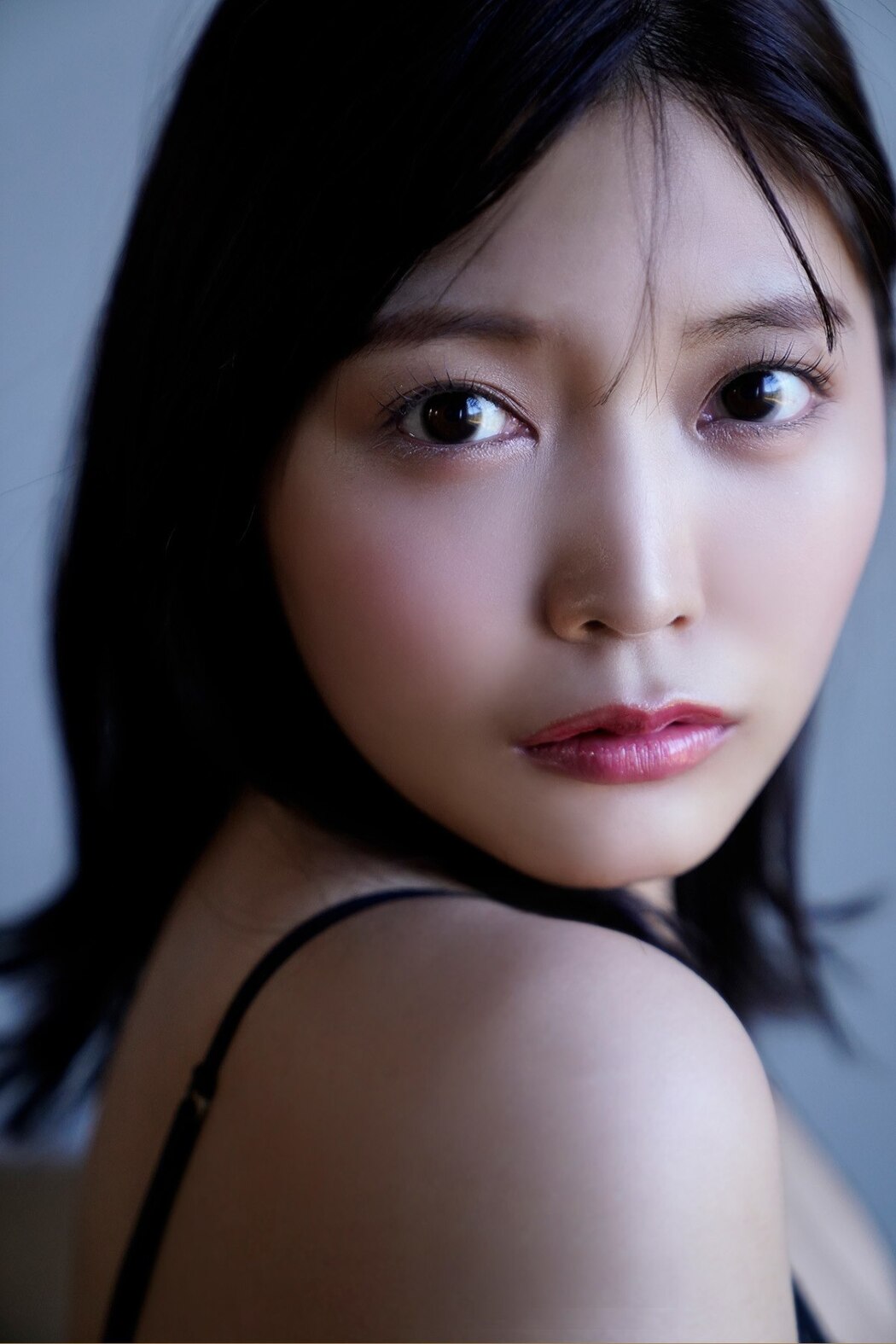 FLASH Photobook Reona Matsushita 松下玲緒菜 – Journey With Bare Skin