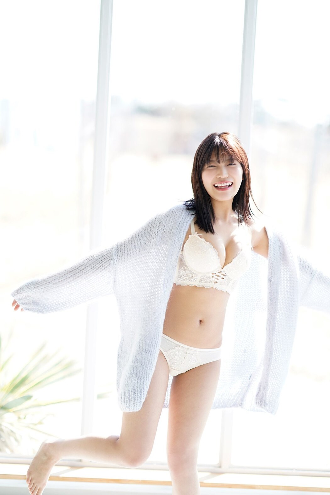 FLASH Photobook Reona Matsushita 松下玲緒菜 – Journey With Bare Skin
