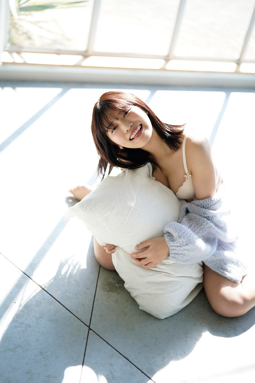 FLASH Photobook Reona Matsushita 松下玲緒菜 – Journey With Bare Skin