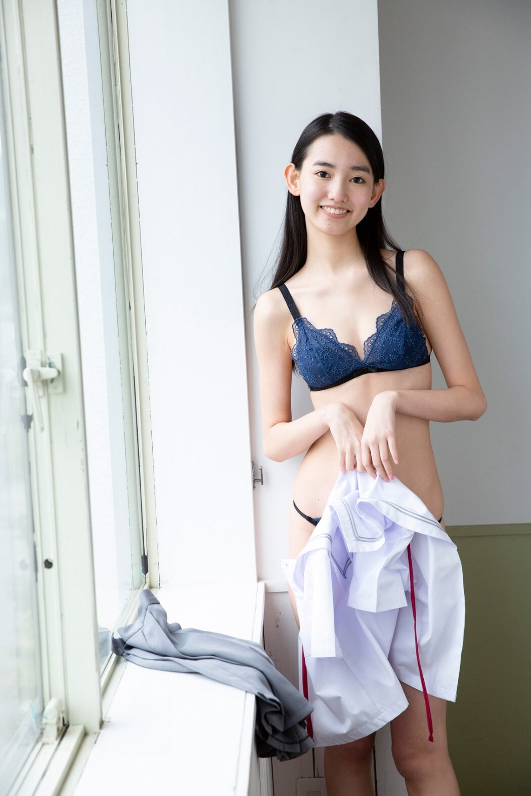 FLASH Photobook Rena Kuroki 黒木麗奈 – The Last Uniform