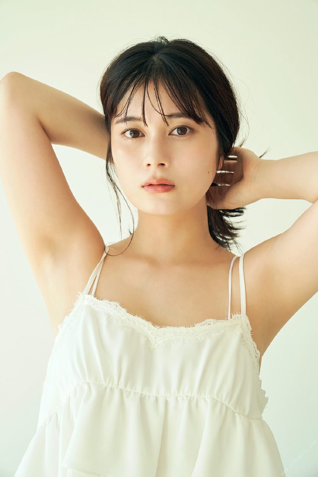 Platinum FLASH Photobook 2021-09-10 Sakurako Okubo 大久保桜子 – Glitter, shimmer きらめき、ゆらめく