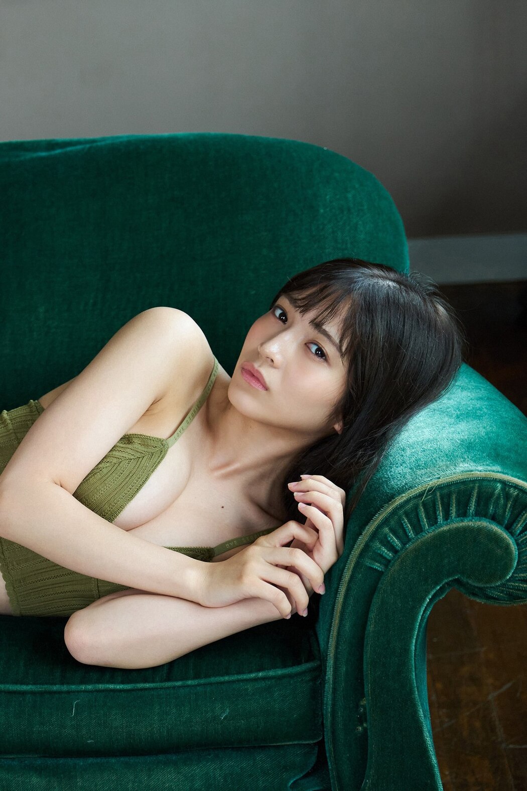 Platinum FLASH Photobook 2021-11-19 Nanako Kurosaki 黒嵜菜々子 – 18 Years Old