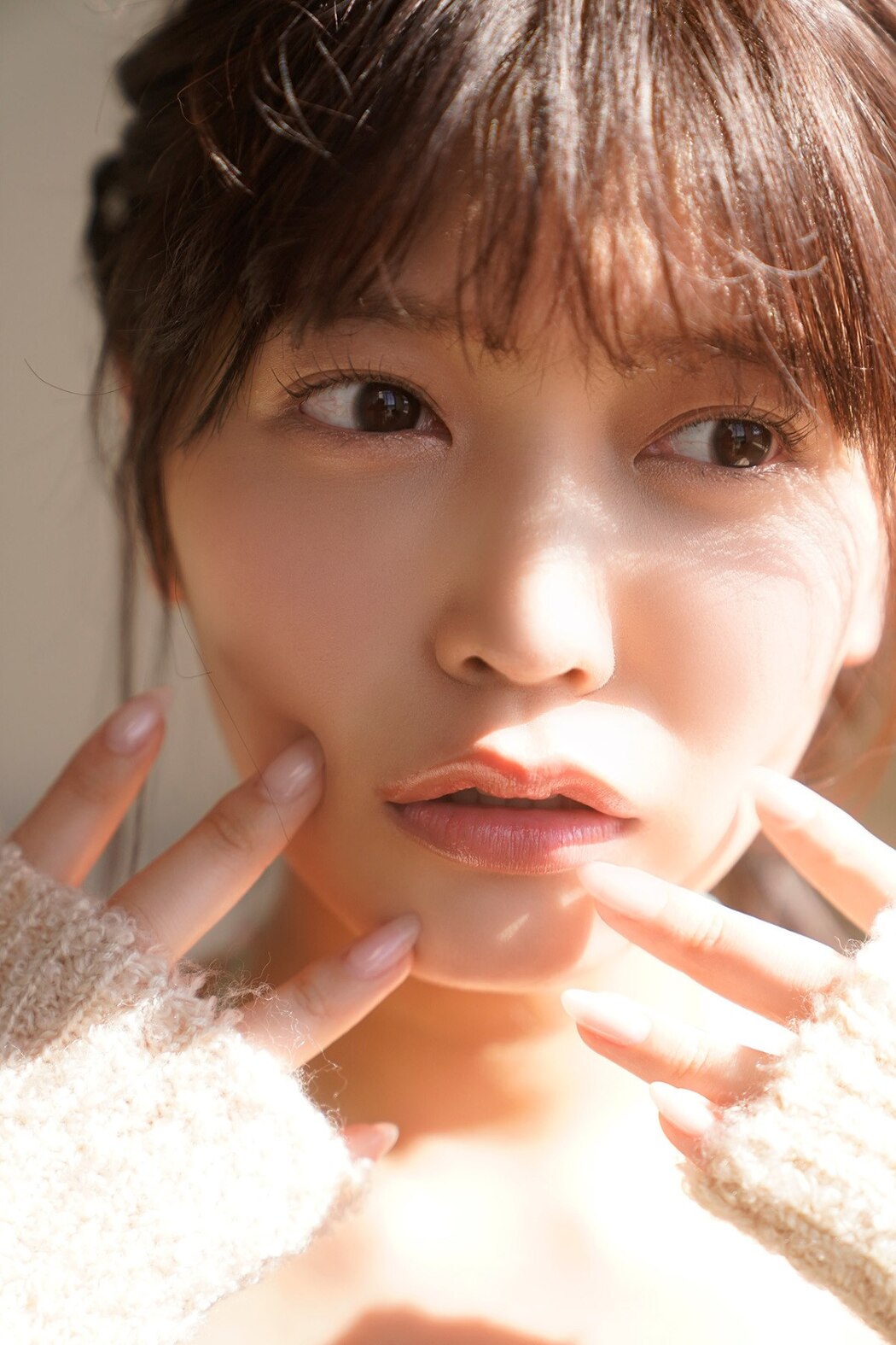 FLASH Photobook Reona Matsushita 松下玲緒菜 – Journey With Bare Skin