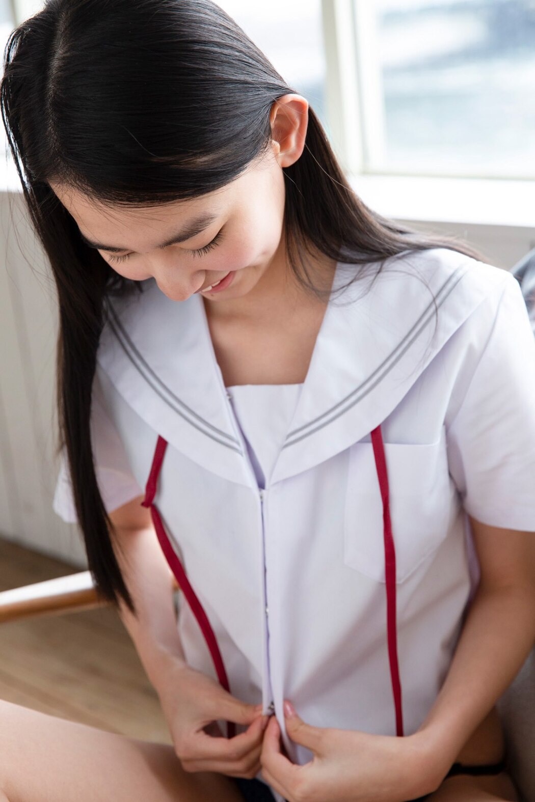 FLASH Photobook Rena Kuroki 黒木麗奈 – The Last Uniform