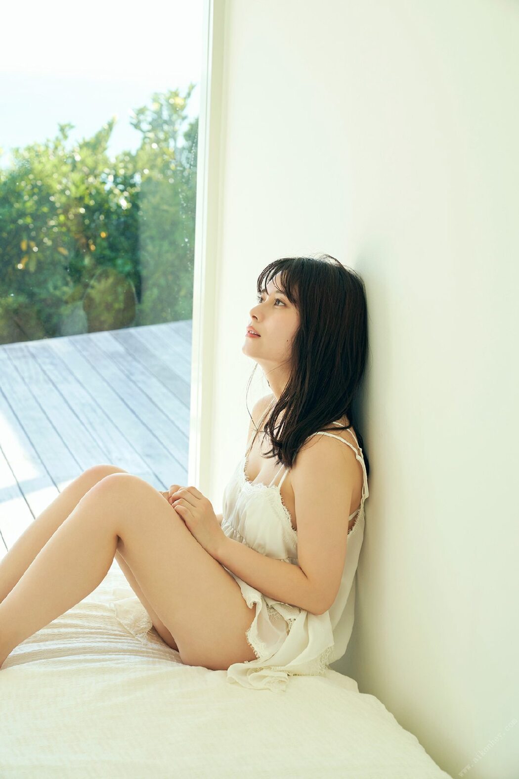 Platinum FLASH Photobook 2021-09-10 Sakurako Okubo 大久保桜子 – Glitter, shimmer きらめき、ゆらめく