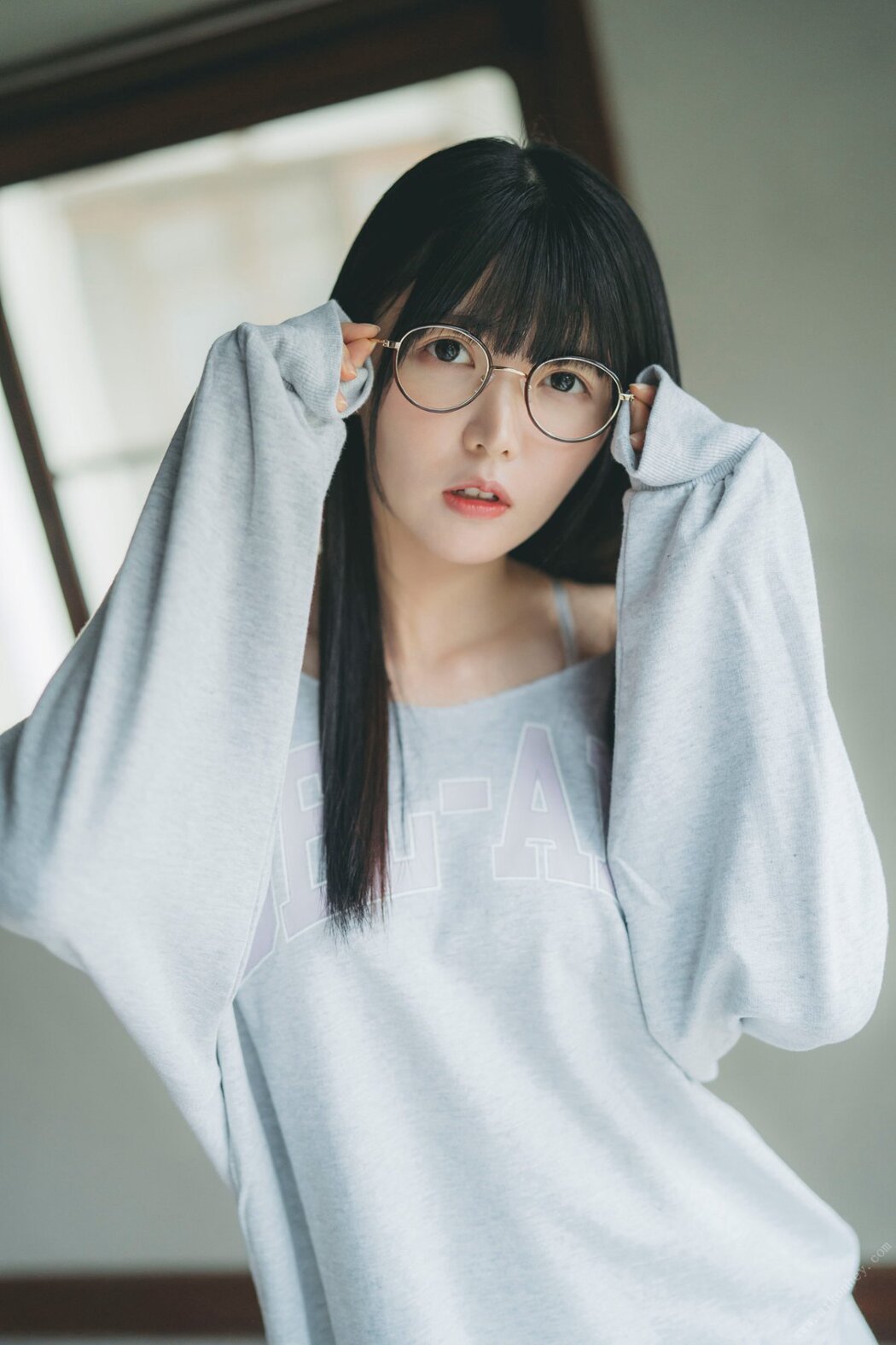 Photobook FLASHデジタル写真集 小野寺梓 夢の続きへ
