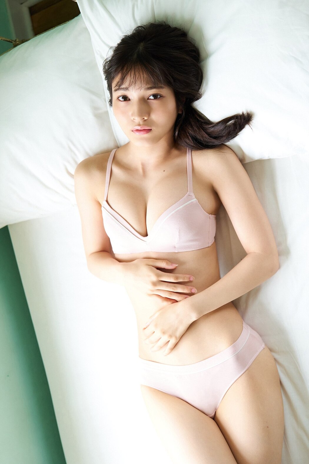 Platinum FLASH Photobook 2021-11-19 Nanako Kurosaki 黒嵜菜々子 – 18 Years Old