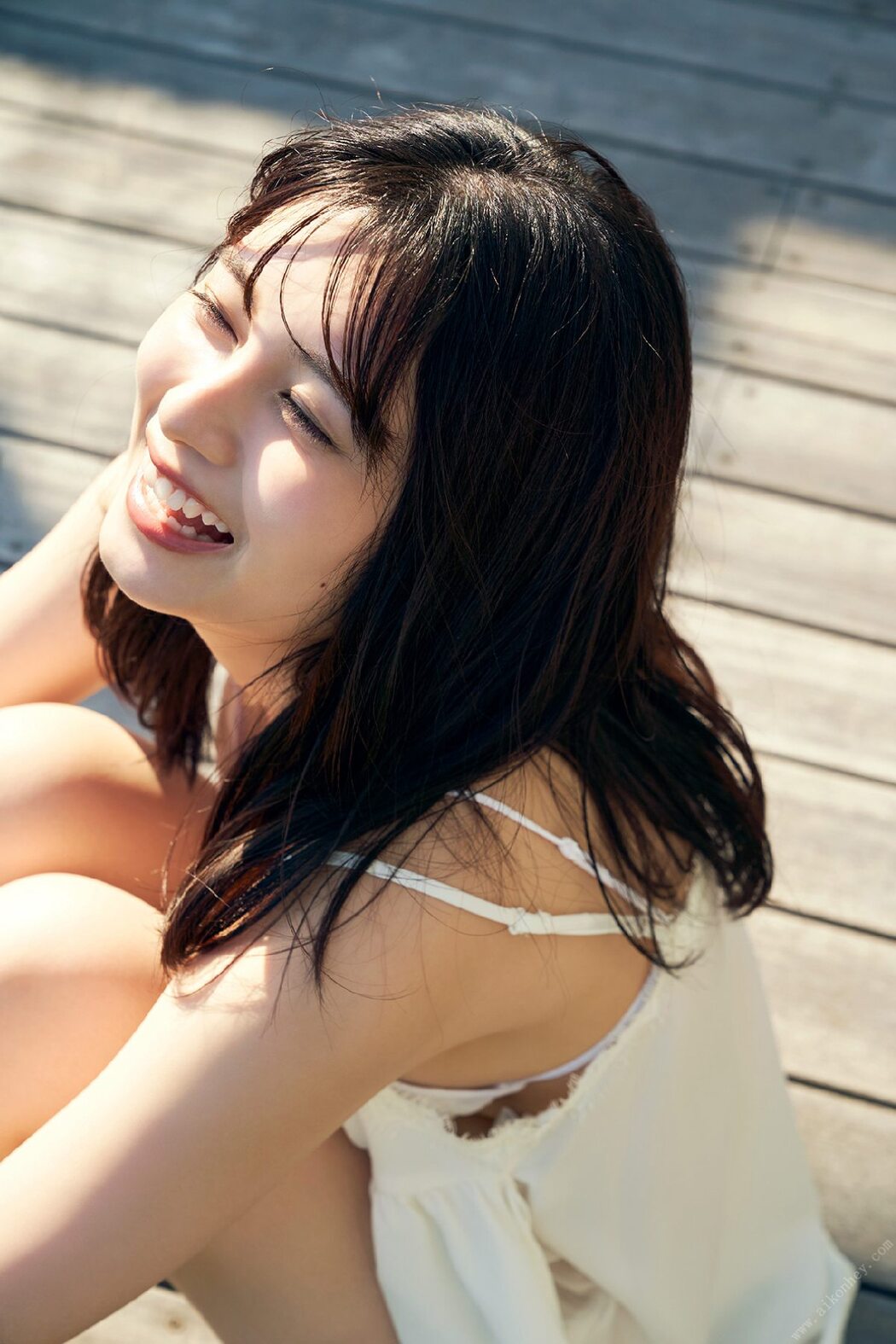 Platinum FLASH Photobook 2021-09-10 Sakurako Okubo 大久保桜子 – Glitter, shimmer きらめき、ゆらめく
