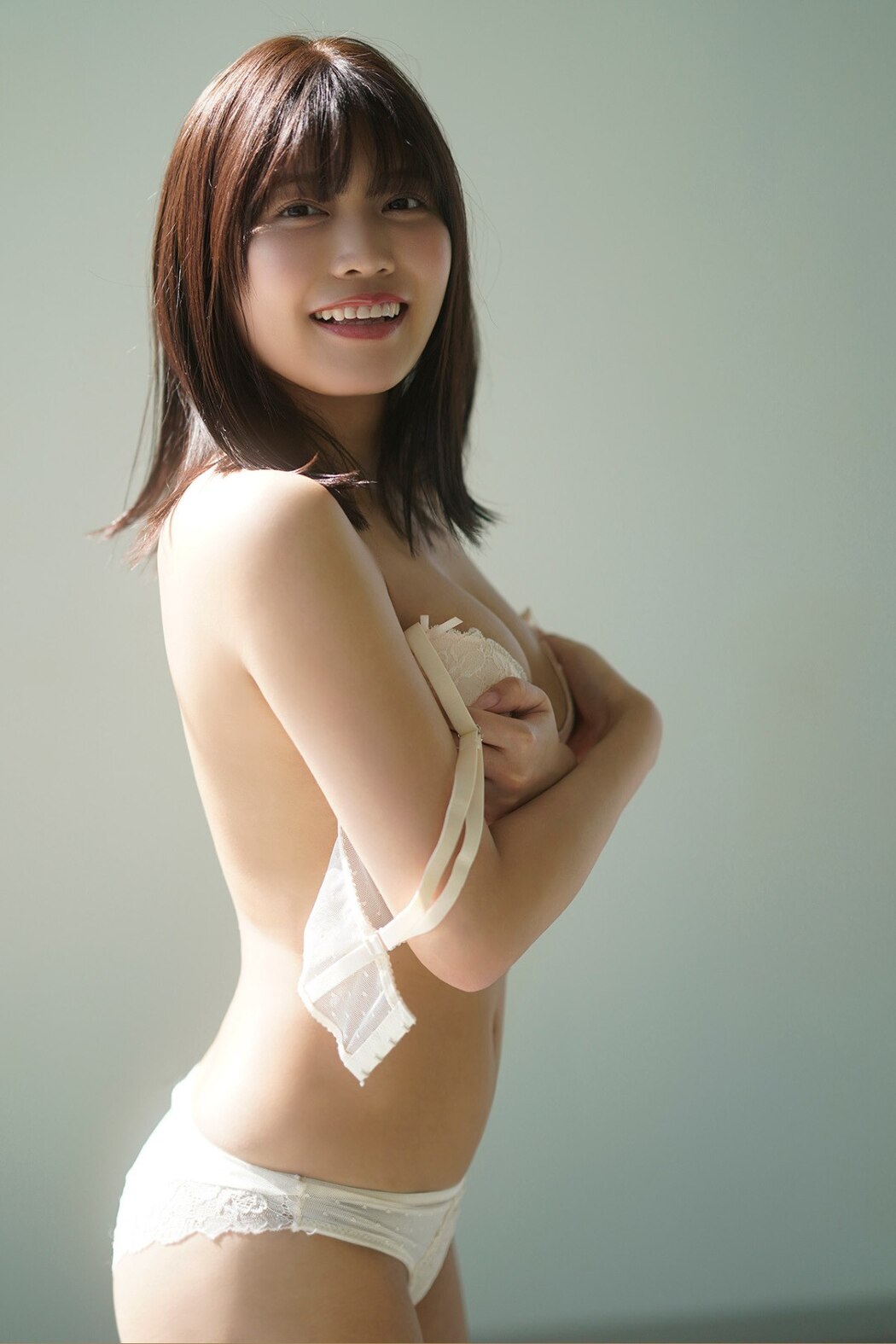 FLASH Photobook Reona Matsushita 松下玲緒菜 – Journey With Bare Skin
