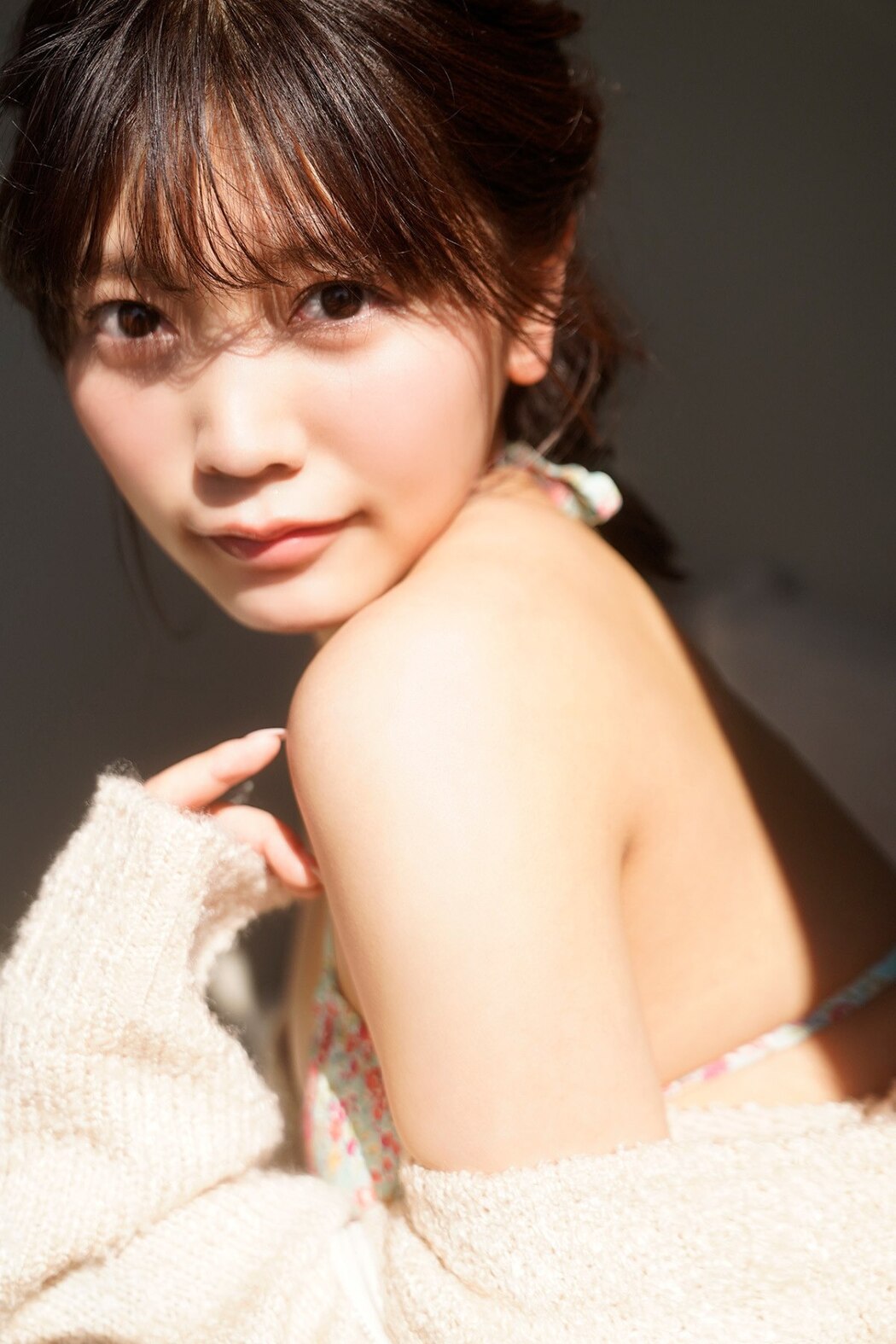 FLASH Photobook Reona Matsushita 松下玲緒菜 – Journey With Bare Skin