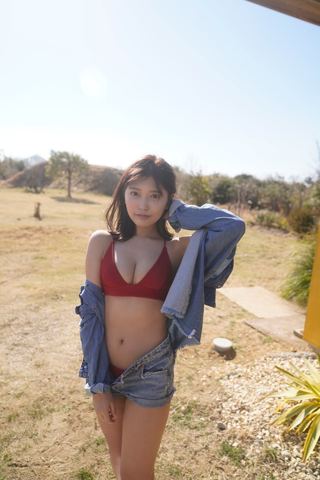 FLASH Photobook Reona Matsushita 松下玲緒菜 – Journey With Bare Skin