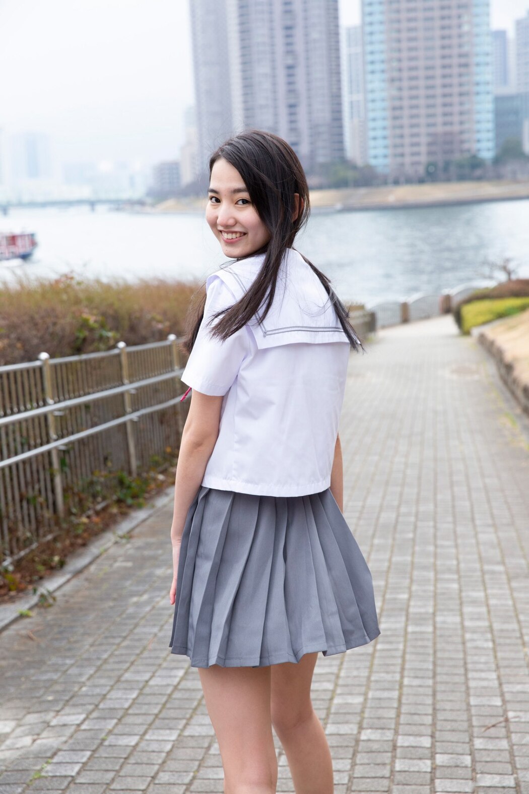 FLASH Photobook Rena Kuroki 黒木麗奈 – The Last Uniform