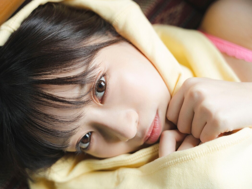 Platinum FLASH Photobook 2023-02-17 Akane Yoshizawa 吉沢朱音 – Triangle Love In The Case Of Akane