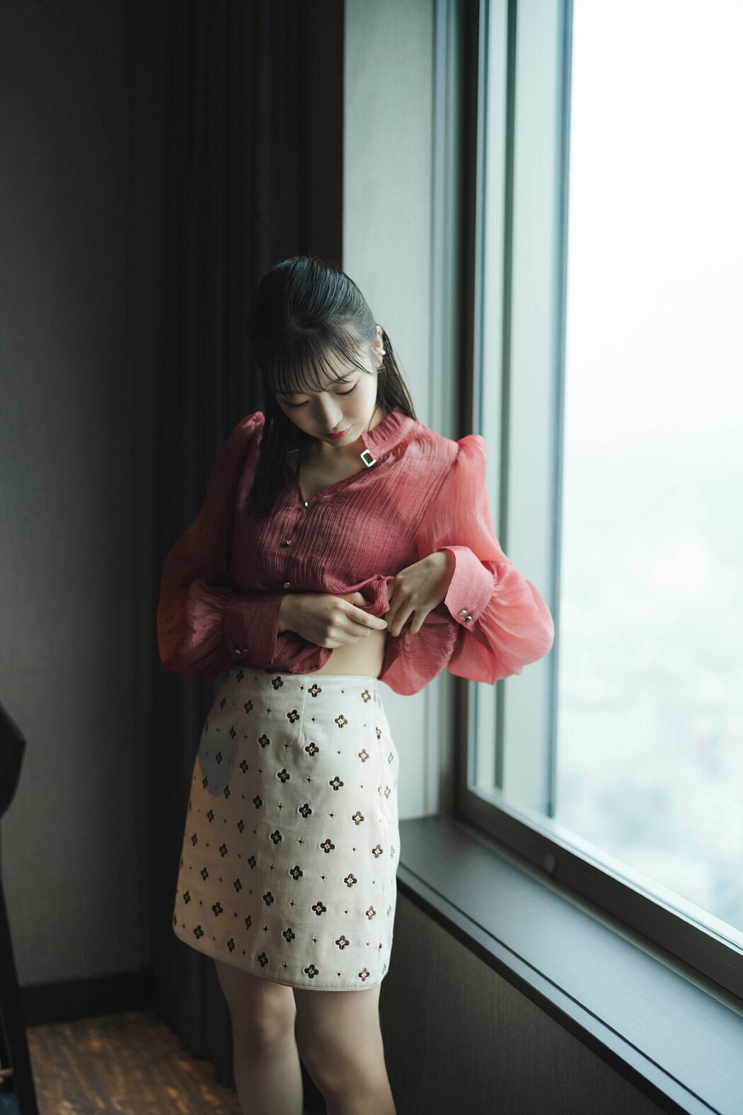 Platinum FLASH Photobook 2023-02-17 Akane Yoshizawa 吉沢朱音 – Triangle Love In The Case Of Akane