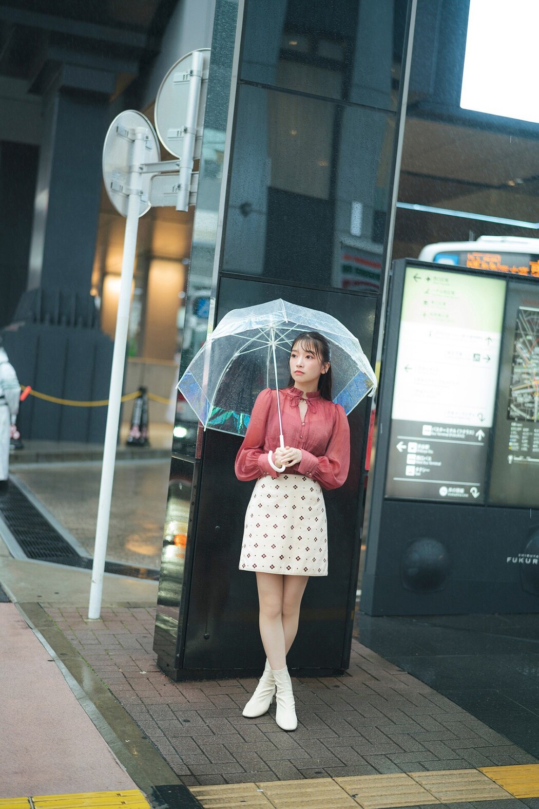 Platinum FLASH Photobook 2023-02-17 Akane Yoshizawa 吉沢朱音 – Triangle Love In The Case Of Akane