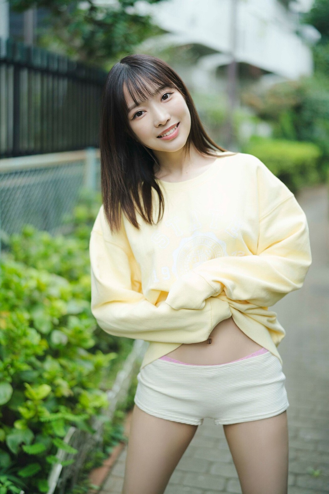 Platinum FLASH Photobook 2023-02-17 Akane Yoshizawa 吉沢朱音 – Triangle Love In The Case Of Akane