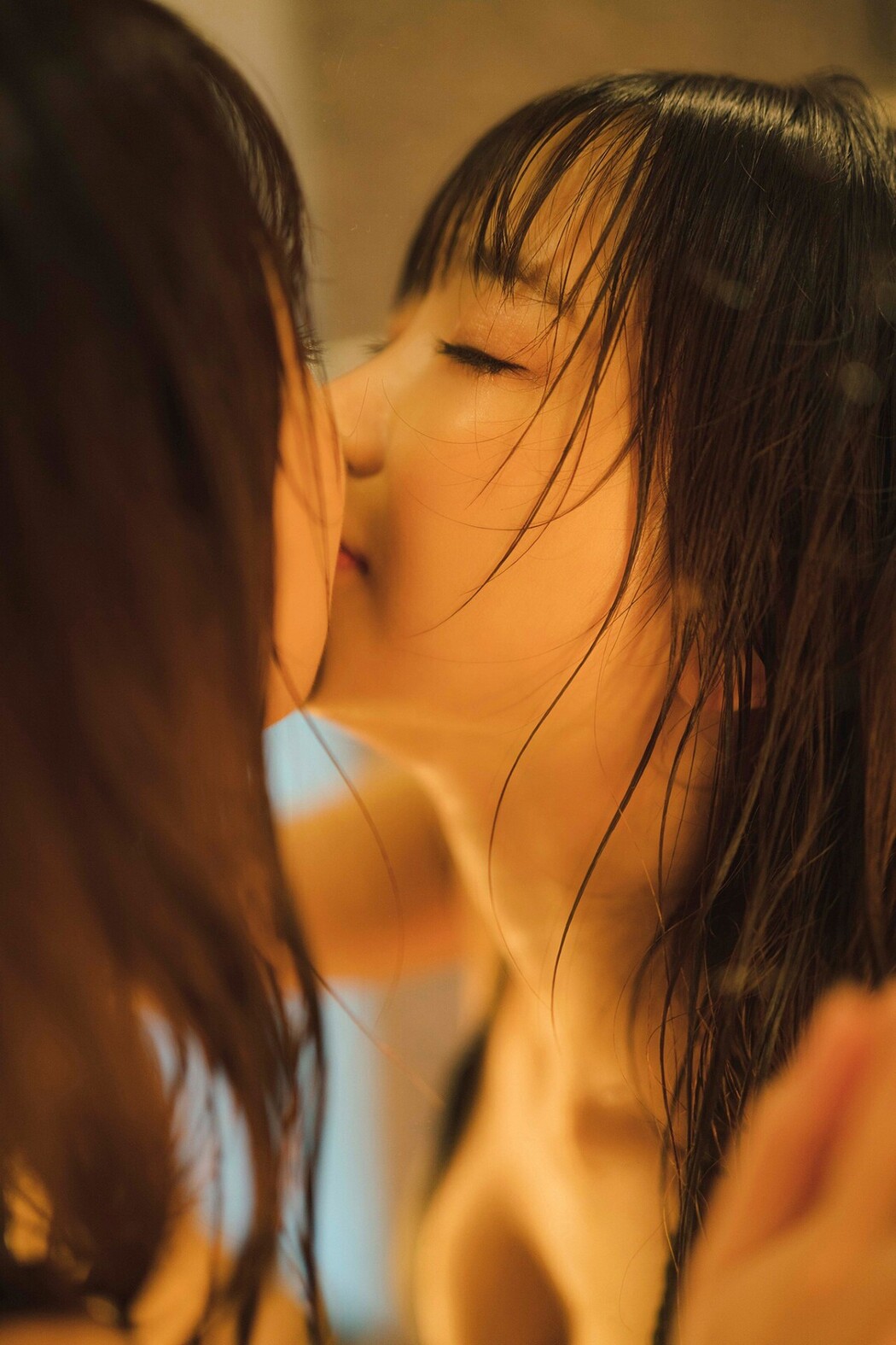 Platinum FLASH Photobook 2023-02-17 Akane Yoshizawa 吉沢朱音 – Triangle Love In The Case Of Akane