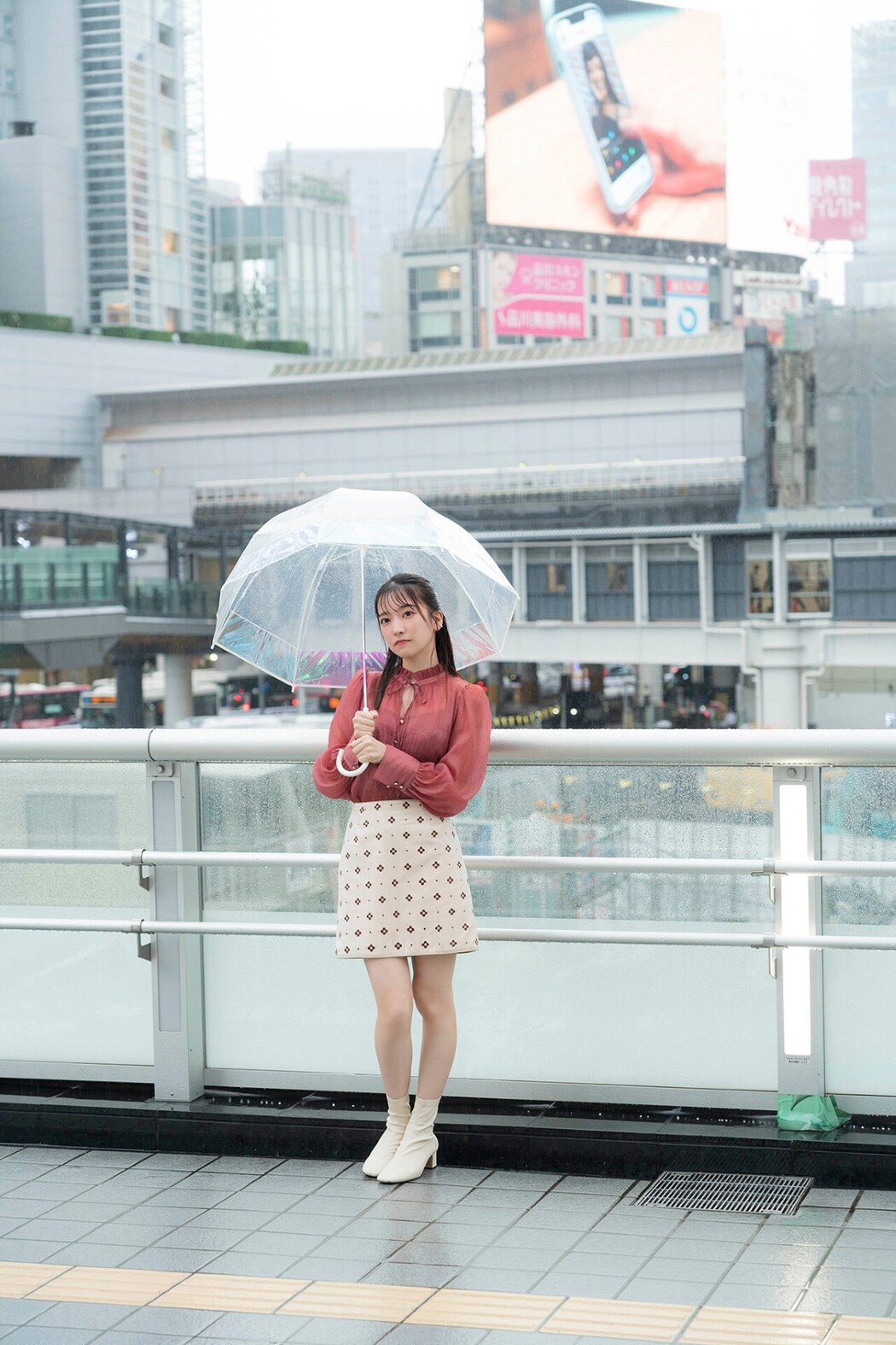 Platinum FLASH Photobook 2023-02-17 Akane Yoshizawa 吉沢朱音 – Triangle Love In The Case Of Akane