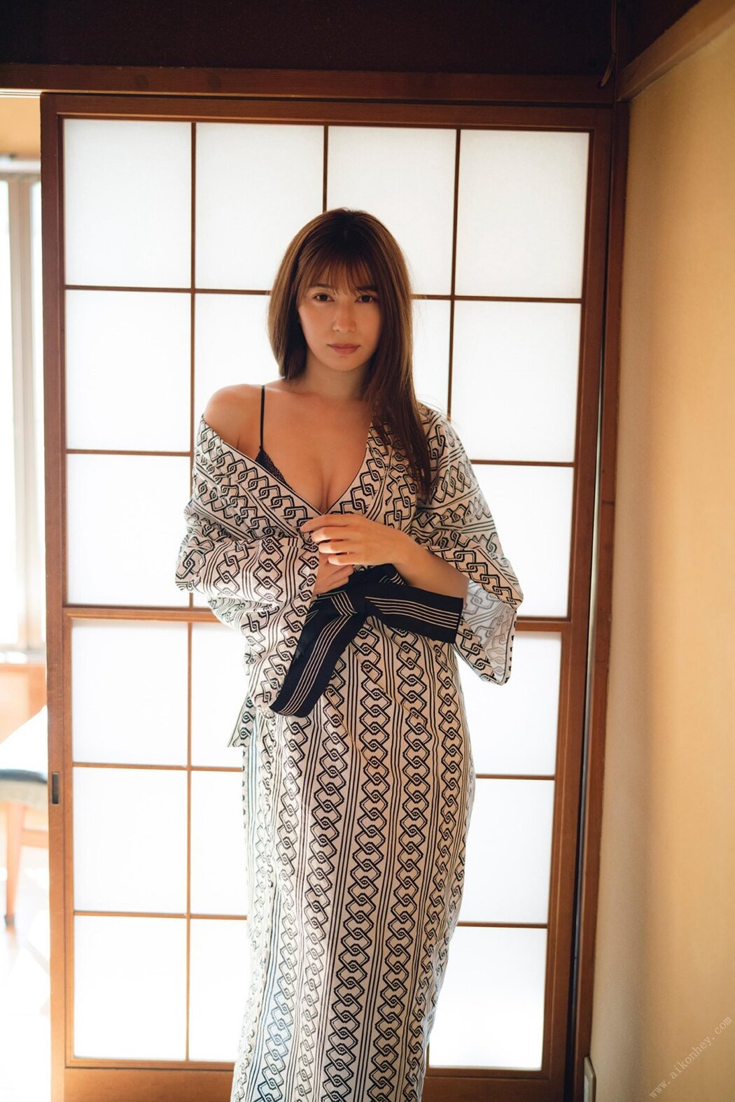 Platinum FLASH Photobook Risa Yukihira 雪平莉左 – Ripples can be heard さざ波が聞こえる 2022-02-11