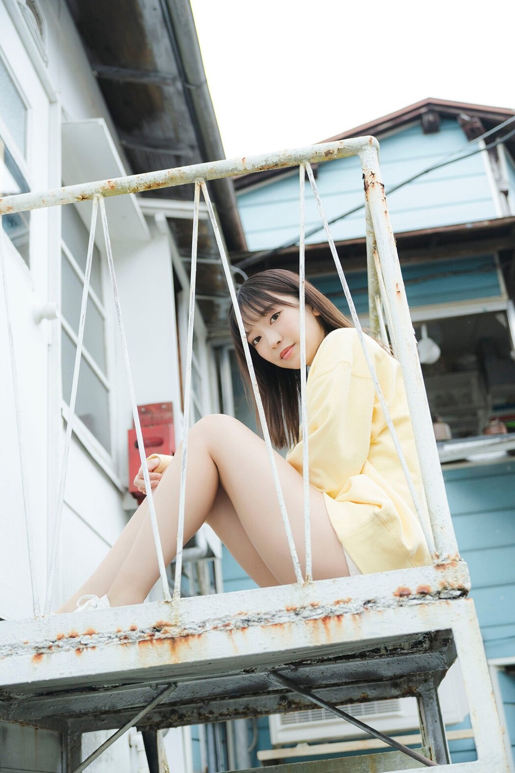 Platinum FLASH Photobook 2023-02-17 Akane Yoshizawa 吉沢朱音 – Triangle Love In The Case Of Akane