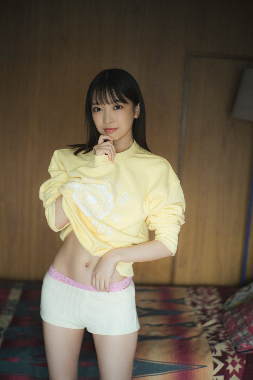 Platinum FLASH Photobook 2023-02-17 Akane Yoshizawa 吉沢朱音 – Triangle Love In The Case Of Akane